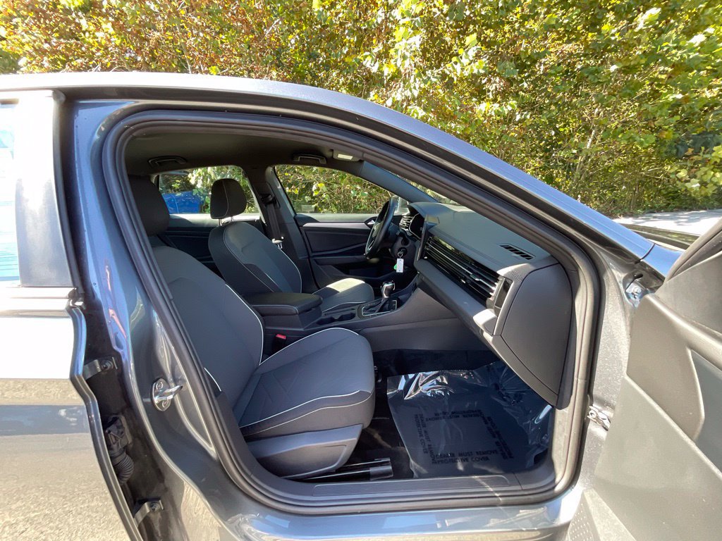 Used 2025 Volkswagen Jetta Sport FWD image 22