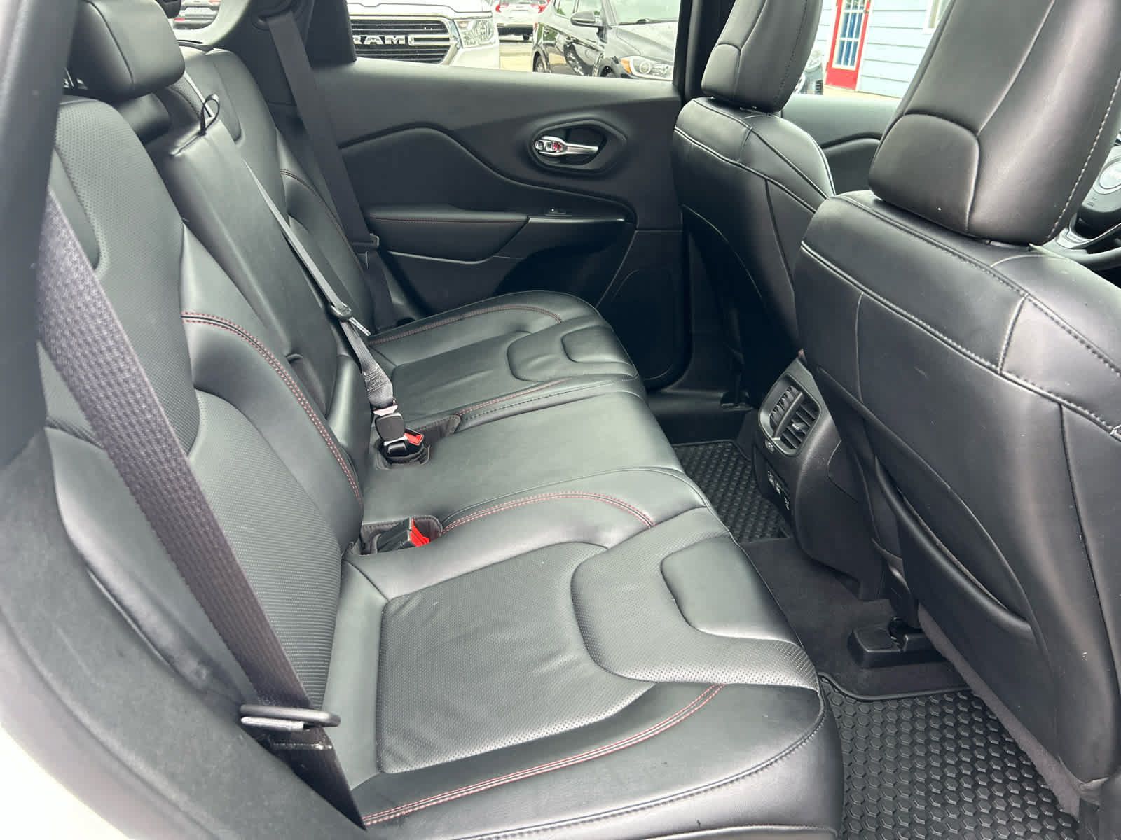 Used 2023 Jeep Cherokee Trailhawk w/ Sun & Sound Group AWD/4WD image 27