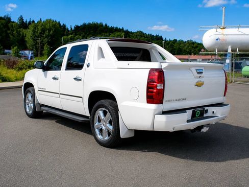 Used 2013 Chevrolet Avalanche LTZ AWD/4WD image 5