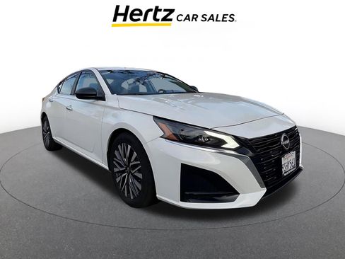 Used 2025 Nissan Altima 2.5 SV image 1