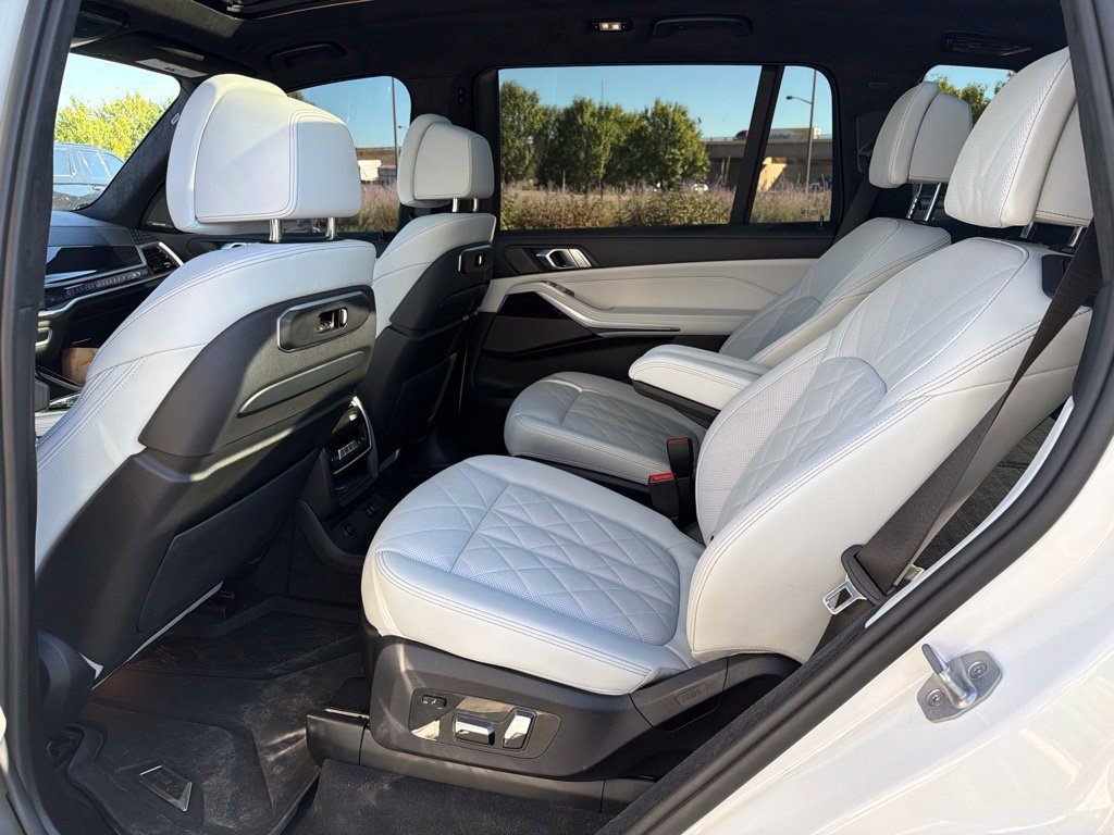 Used 2024 BMW X7 xDrive40i w/ M Sport Package AWD/4WD image 11