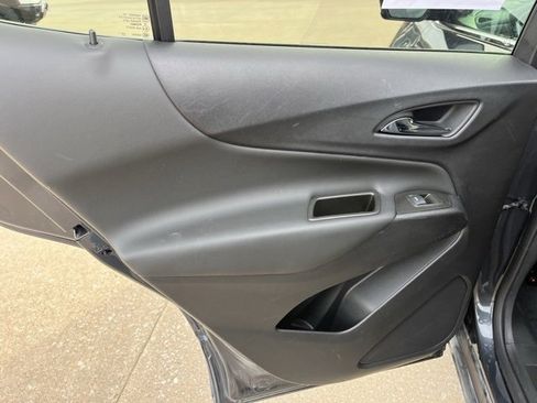 Used 2023 Chevrolet Equinox LT image 32
