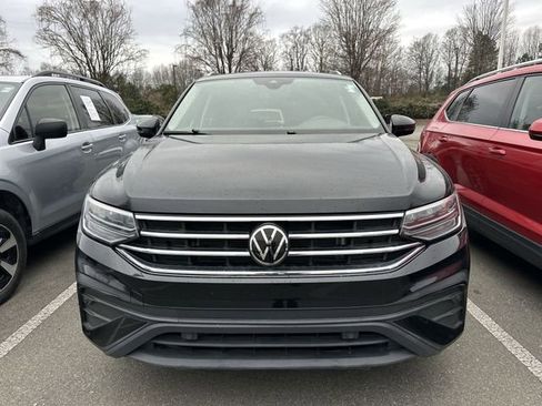 Certified 2022 Volkswagen Tiguan SE image 6