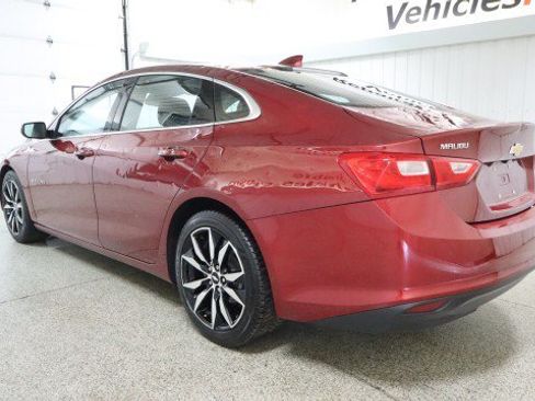 Used 2017 Chevrolet Malibu LT w/ Leather Package FWD image 3