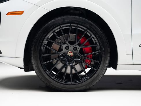 Used 2021 Porsche Cayenne GTS AWD/4WD image 19