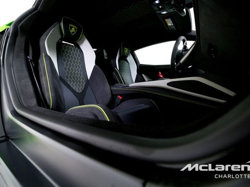 Used 2024 Lamborghini Revuelto AWD/4WD image 19