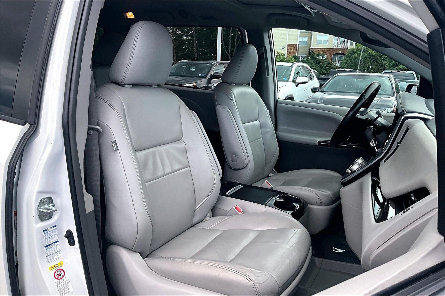 Used 2019 Toyota Sienna XLE w/ XLE Navigation Package AWD/4WD image 7