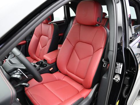 Used 2025 Porsche Macan image 5