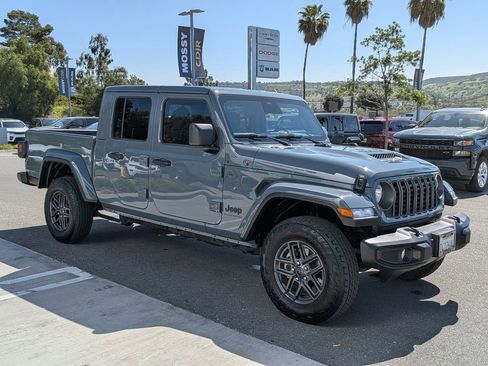 Used 2026 Jeep Gladiator Sport image 8