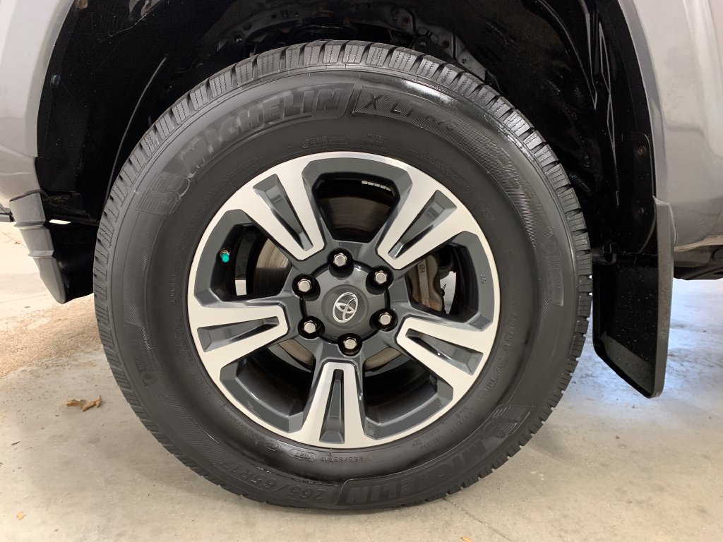 Used 2016 Toyota Tacoma TRD Sport w/ Towing Package AWD/4WD image 2