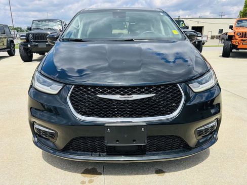 Used 2023 Chrysler Pacifica Touring-L FWD image 34