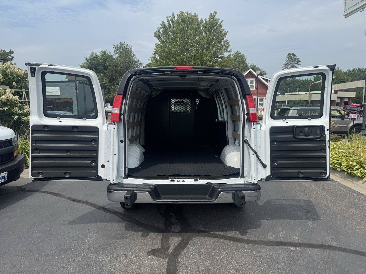 Used 2025 GMC Savana 2500 w/ Driver Convenience Package RWD image 10