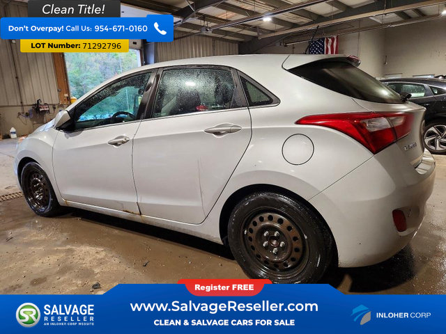 Used 2017 Hyundai Elantra GT FWD image 3