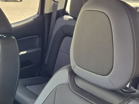 Used 2021 Chevrolet Colorado Z71 w/ Z71 Midnight Edition RWD image 16
