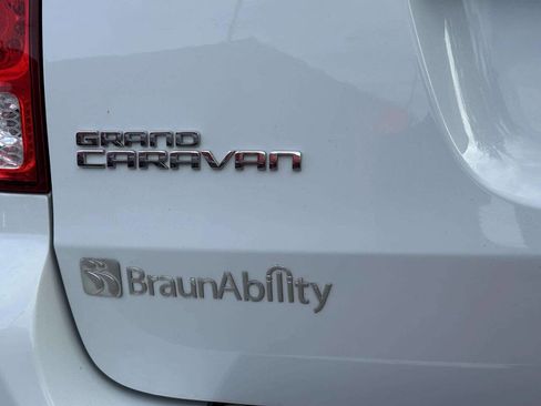 Used 2016 Dodge Grand Caravan SXT w/ Rear Park Assist Package FWD image 34