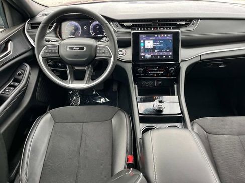 Used 2024 Jeep Grand Cherokee L Altitude image 3