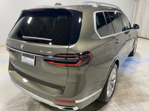 Used 2025 BMW X7 xDrive40i w/ Climate Comfort Package image 9