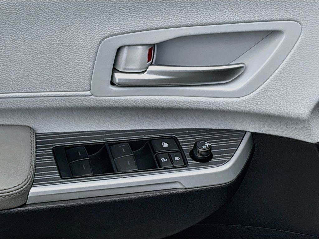 Certified 2026 Toyota Sienna XLE FWD image 24