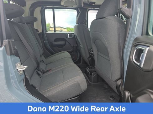 Used 2024 Jeep Gladiator Sport AWD/4WD image 21