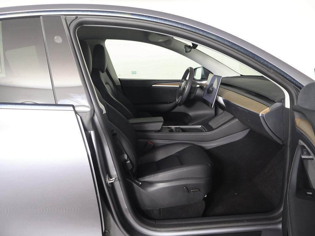 Used 2025 Tesla Model Y Long Range AWD/4WD image 31