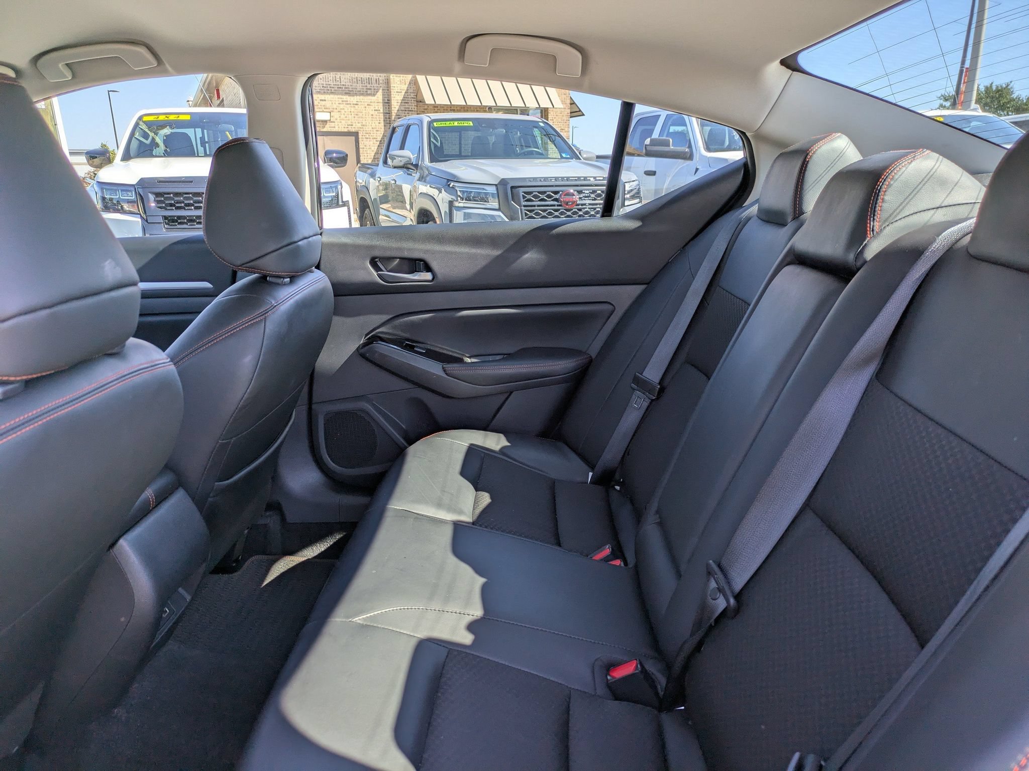 Used 2025 Nissan Altima 2.5 SR FWD image 14
