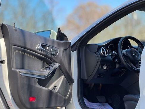 Used 2018 Mercedes-Benz CLA 250 4MATIC image 9
