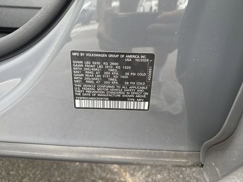 Used 2025 Volkswagen Atlas SEL Premium R-Line image 27