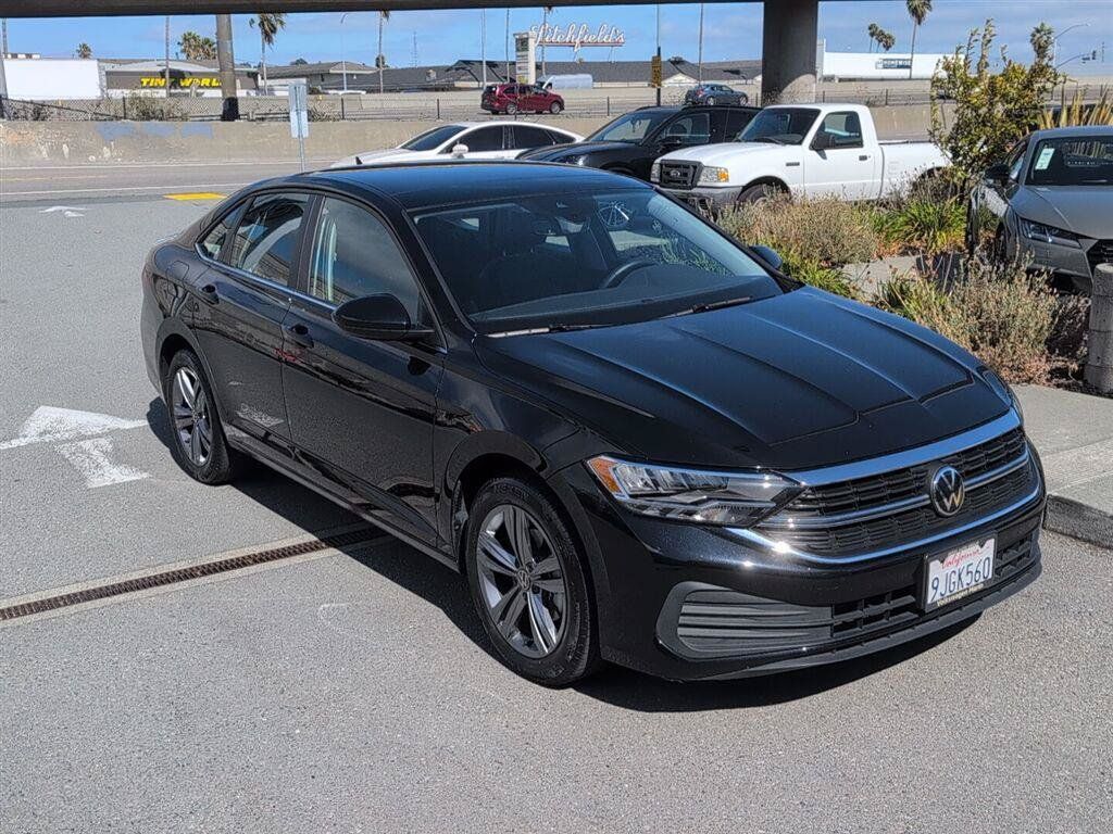 Used 2023 Volkswagen Jetta SE w/ Panoramic Sunroof Package FWD image 4
