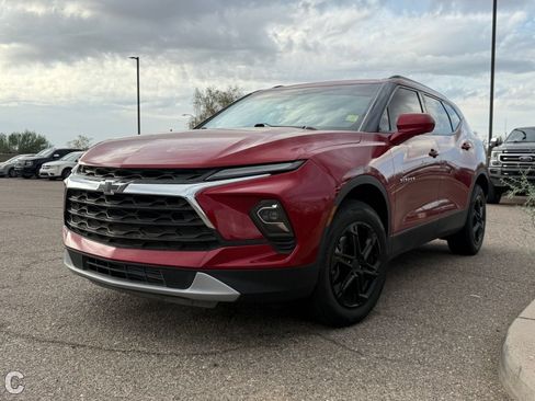 Used 2024 Chevrolet Blazer LT w/ Convenience Package FWD image 2