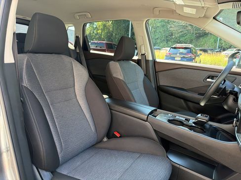 Used 2023 Nissan Rogue SV FWD image 21