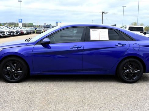 Used 2022 Hyundai Elantra SEL FWD image 5