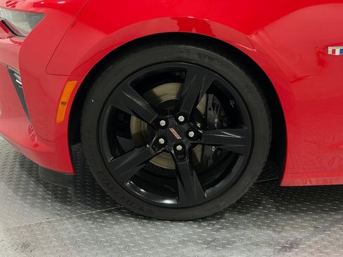Used 2018 Chevrolet Camaro SS RWD image 32