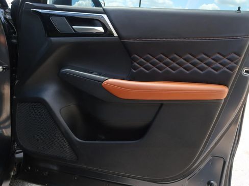 Used 2024 Mitsubishi Outlander SEL AWD/4WD image 46