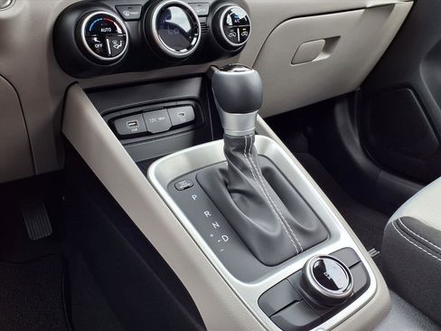 New 2025 Hyundai Venue SEL image 10