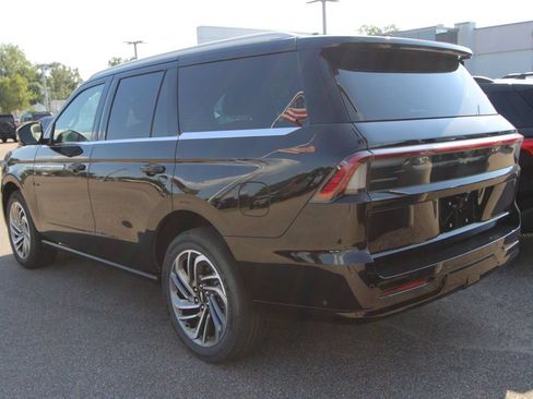Used 2025 Lincoln Navigator Reserve AWD/4WD image 6