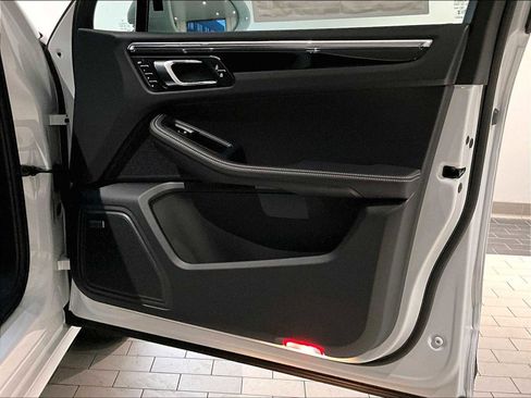 New 2026 Porsche Macan S image 25