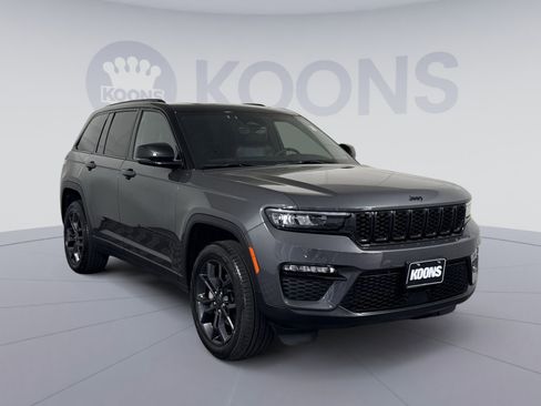Used 2025 Jeep Grand Cherokee Limited w/ Trailer Tow Package AWD/4WD image 10
