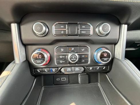 Certified 2023 GMC Yukon XL SLT w/ SLT Premium Package AWD/4WD image 24