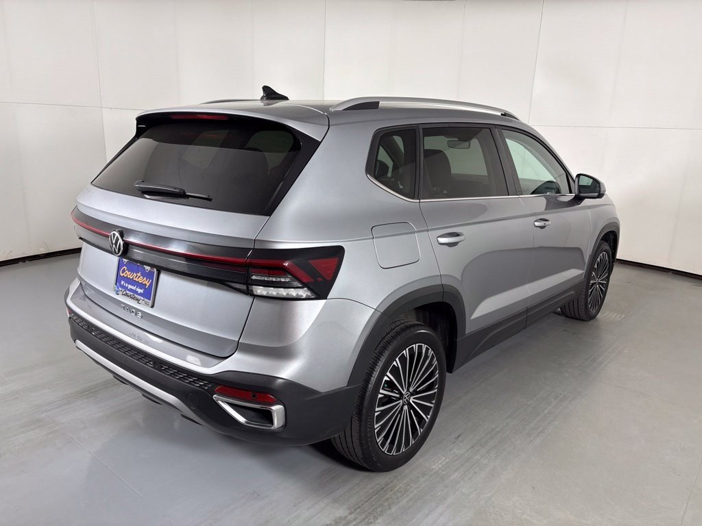 Used 2025 Volkswagen Taos SE FWD image 8