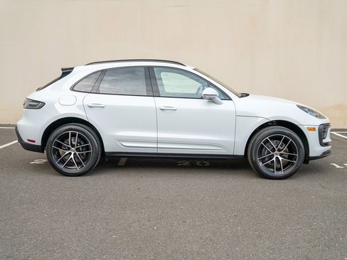 Certified 2026 Porsche Macan AWD/4WD image 8