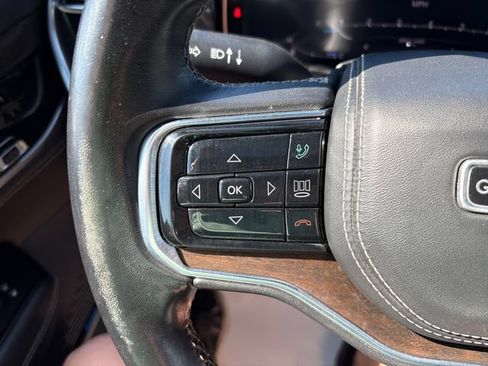 Used 2022 Jeep Grand Wagoneer Series II AWD/4WD image 11