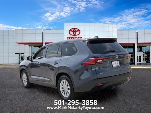 Used 2025 Toyota Grand Highlander AWD image 3