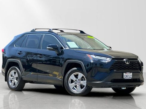Used 2022 Toyota RAV4 XLE w/ Convenience Package FWD image 1