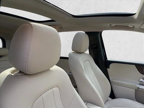 Used 2023 Mercedes-Benz GLB 250 image 20