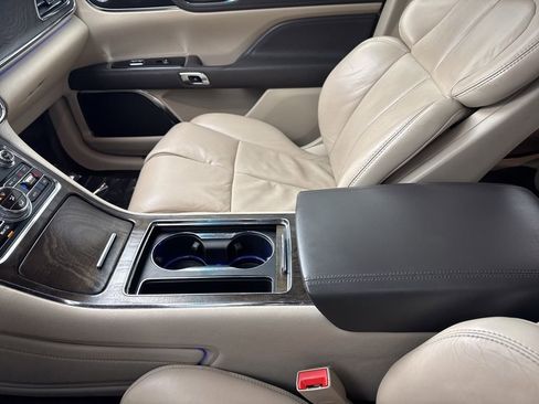 Used 2018 Lincoln Continental Reserve w/ Rear-seat Package image 24