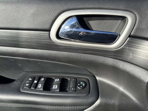 Used 2021 Jeep Grand Cherokee Laredo X image 8