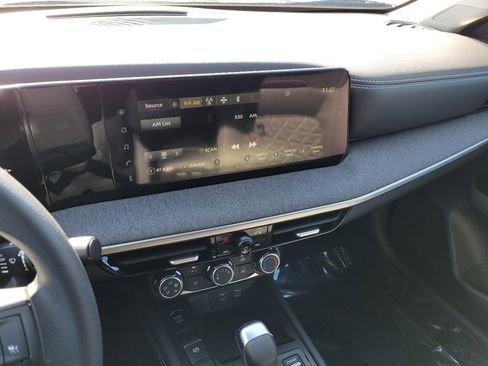 Certified 2025 Nissan Kicks SV image 27