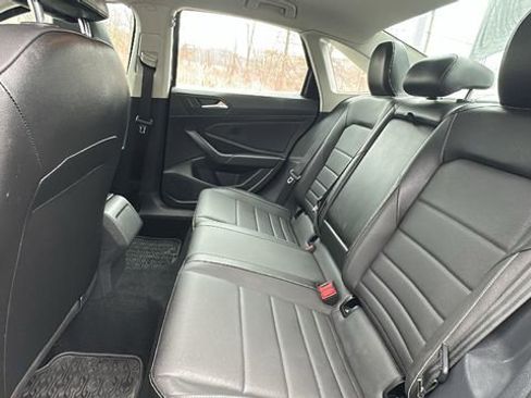 Used 2022 Volkswagen Jetta SE image 32