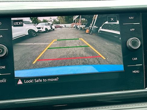 Used 2022 Volkswagen Taos SEL image 14