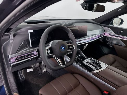Used 2025 BMW i7 eDrive50 w/ Executive Package image 9